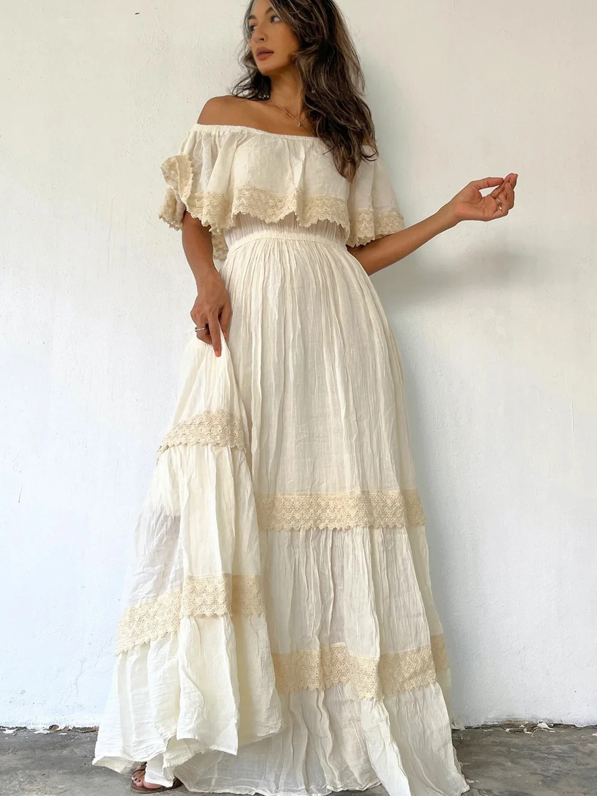 Elegant Floral Print Maxi Dress with Lace V-Neck and Long Sleeves for Women