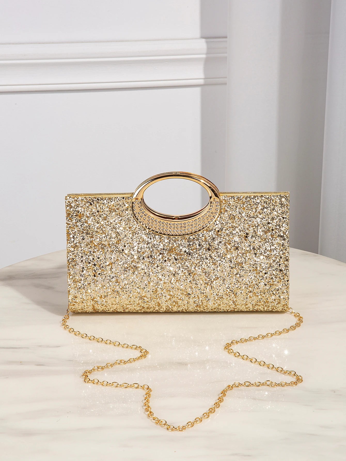 Shiny, luxurious, beautiful, elegant handbag, exquisite and fashionable chain evening bag, suitable as a gift.