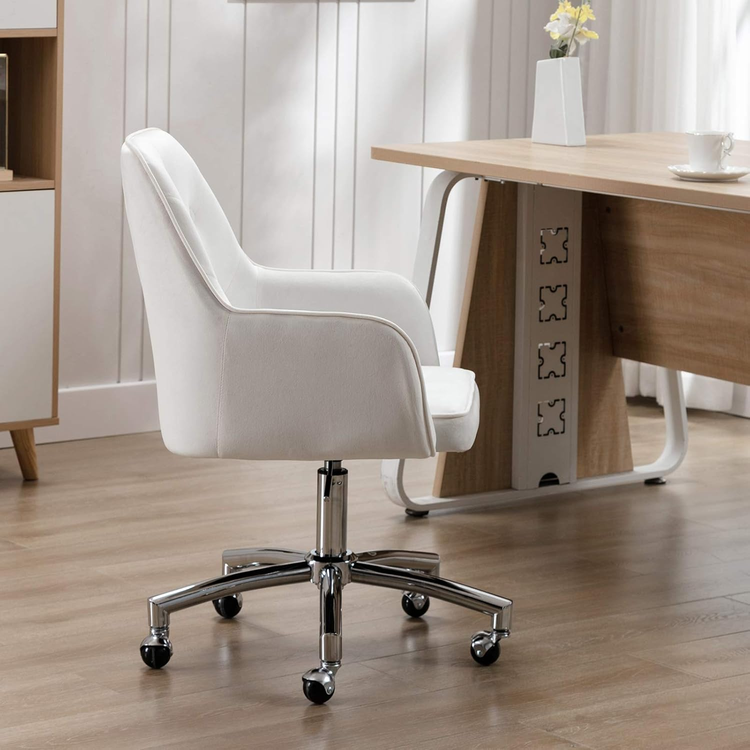Home Office Chair, White Cute Modern Desk Chair Velvet Tufted Vanity Chair Uphol