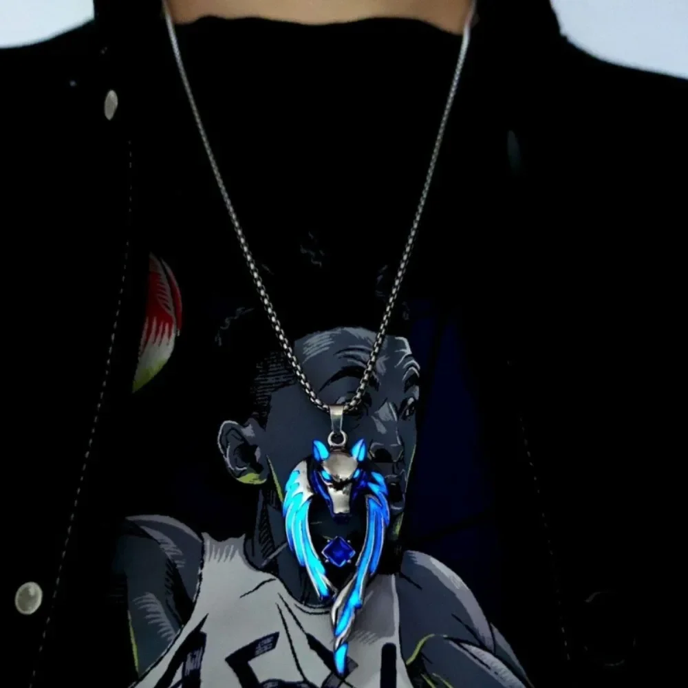 Glow-in-the-Dark Wolf Head Pendant Necklace for Men and Women