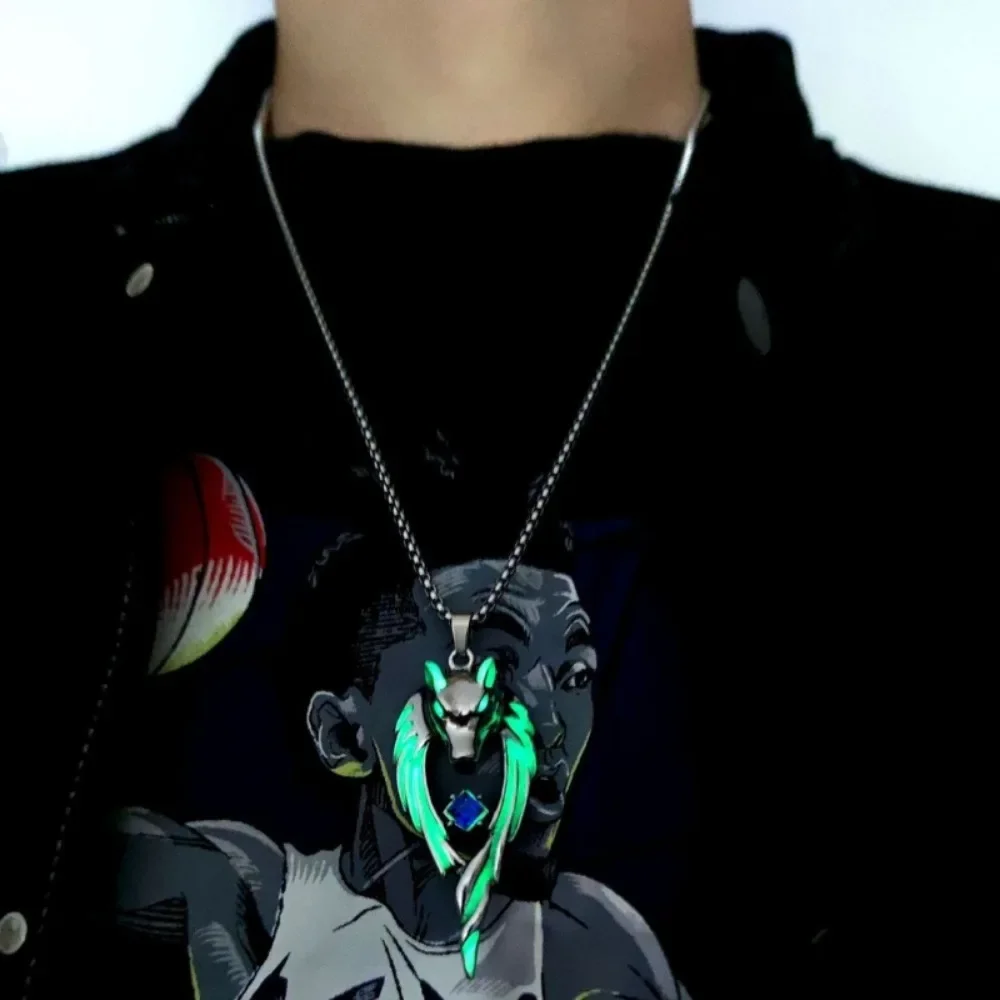 Glow-in-the-Dark Wolf Head Pendant Necklace for Men and Women