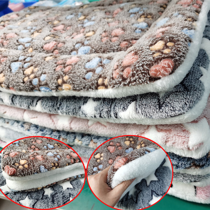 Luxury Thickened Flannel Pet Blanket for Dogs and Cats - Cozy Sleep Mat