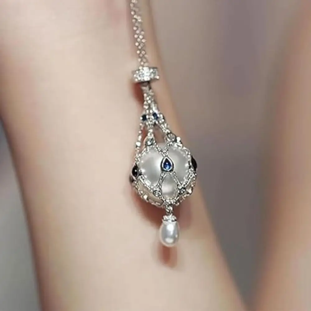 Elegant Pearl Lavalier Pendant Necklace with Metal Braided Mesh Design